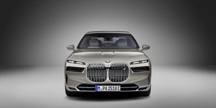 BMW i7