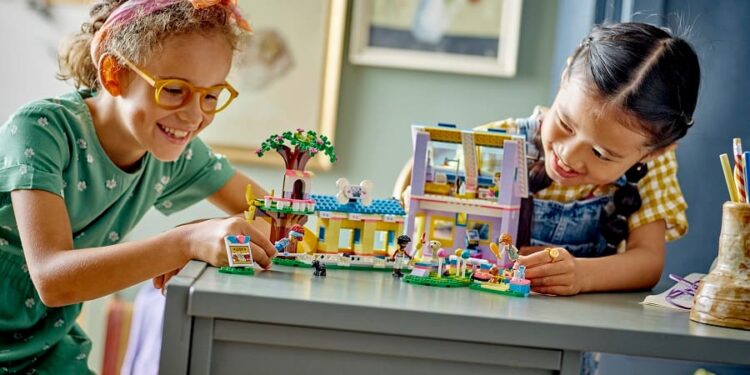 دراسة أجرتها مجموعة LEGO تُبيّن أهمية علاقات الصداقة لسعادة الأطفال